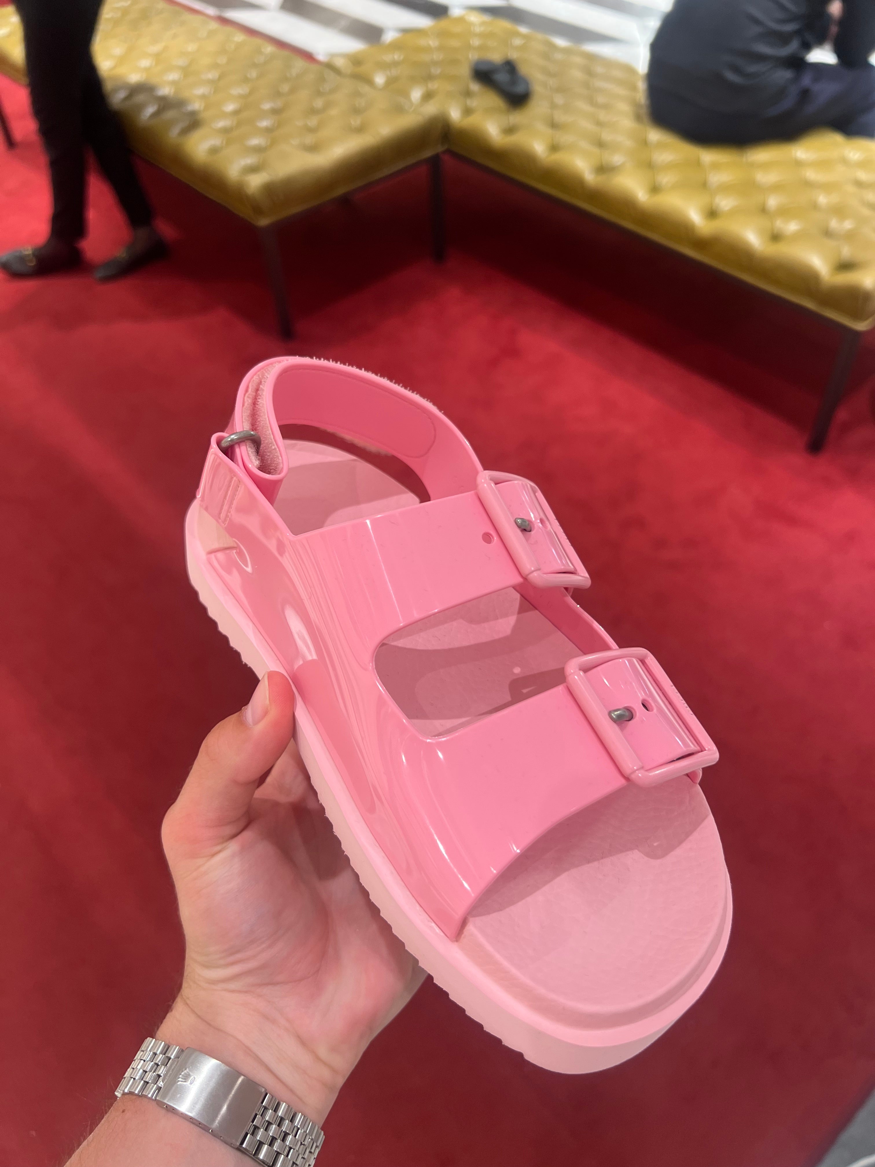 Gucci Isla Rubber Sandals Instant Finds