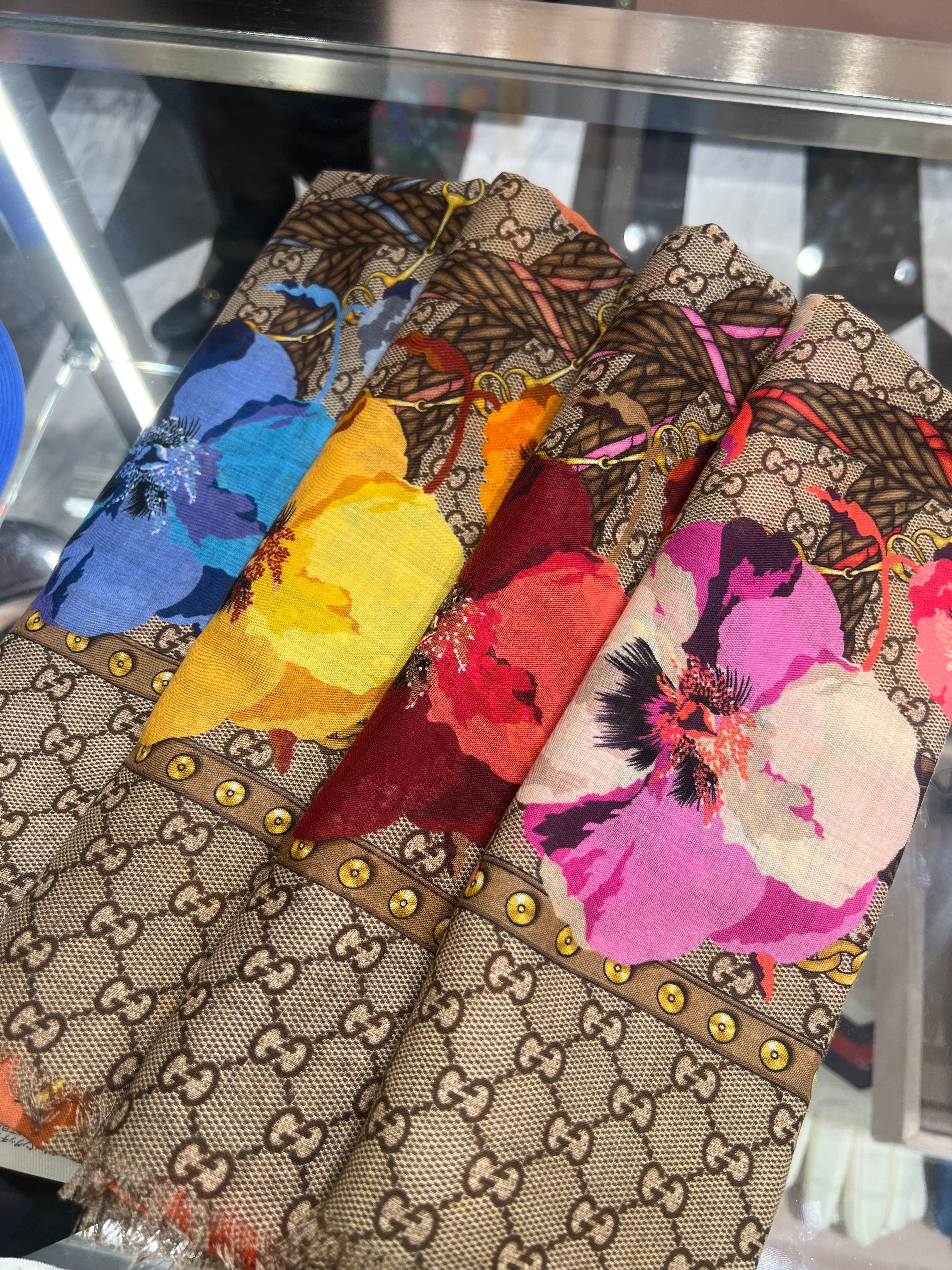 Gucci hot sale flower scarf